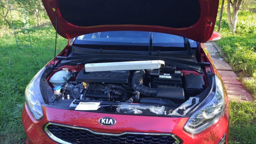 Киа СИД 1 упор капота