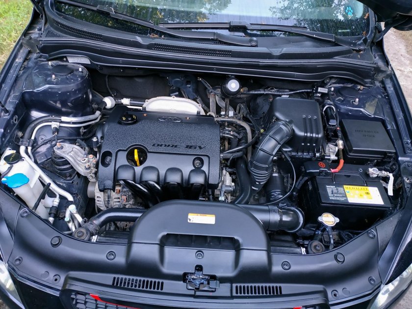 Kia Ceed 2008 подкапотка