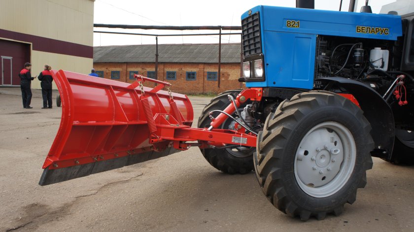 Коммунальный отвал на МТЗ 82