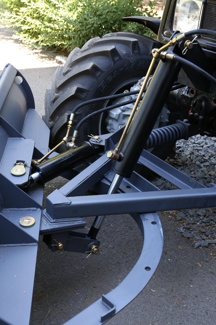 Отвал коммунальный ко-4 МТЗ-80 82 С ПКУ