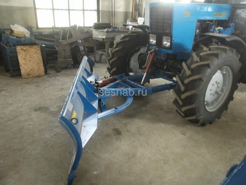 Отвал МТЗ-82.1 универсальный гидроповоротный