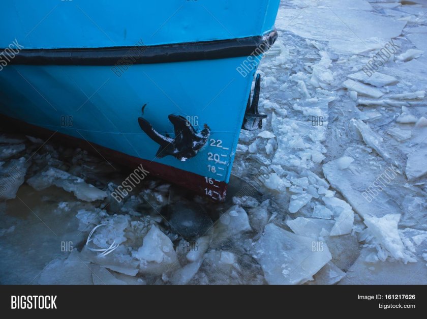 Сломанный ледокол