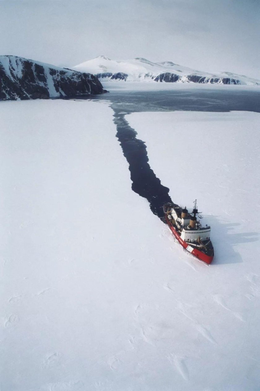 Ледокол красивый