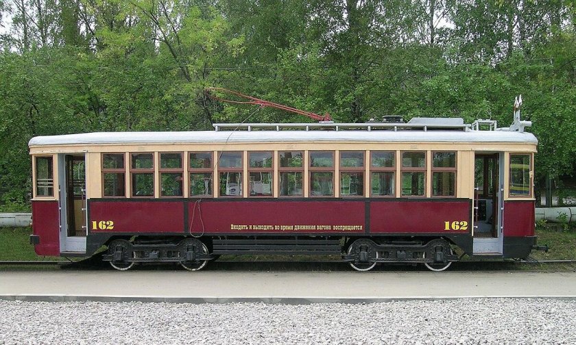 Трамвайный вагон Коломенский моторный