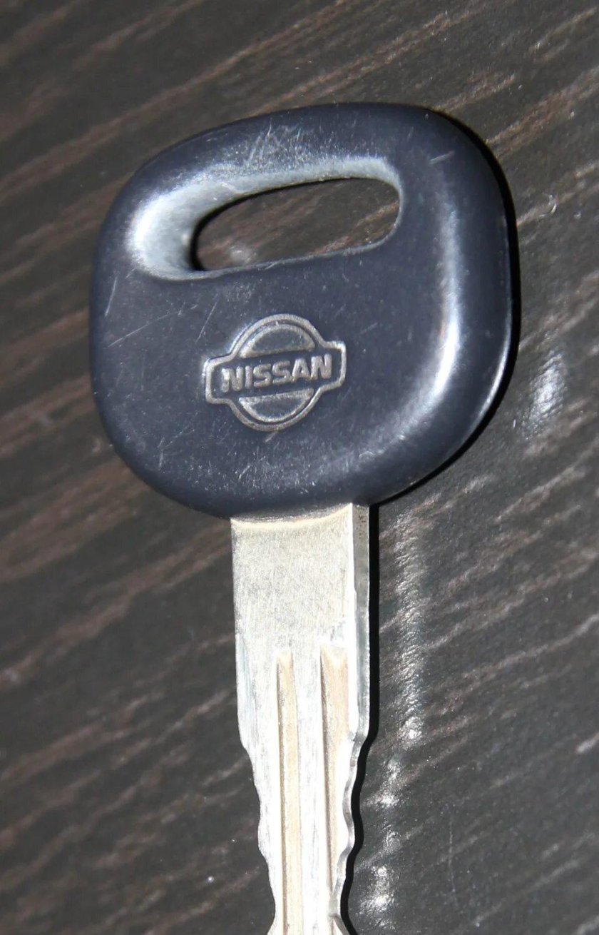 Ключ Nissan 1999