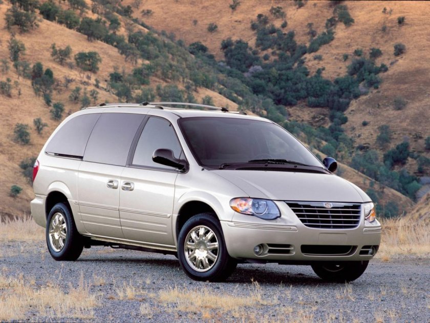 Chrysler Town &amp; Country IV Рестайлинг 2004 - 2007 минивэн