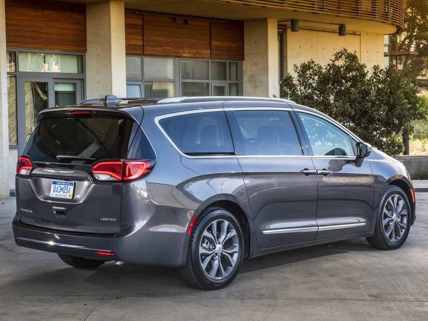 Минивэн Крайслер Пацифика