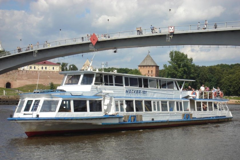Теплоход Ильмень Великий Новгород