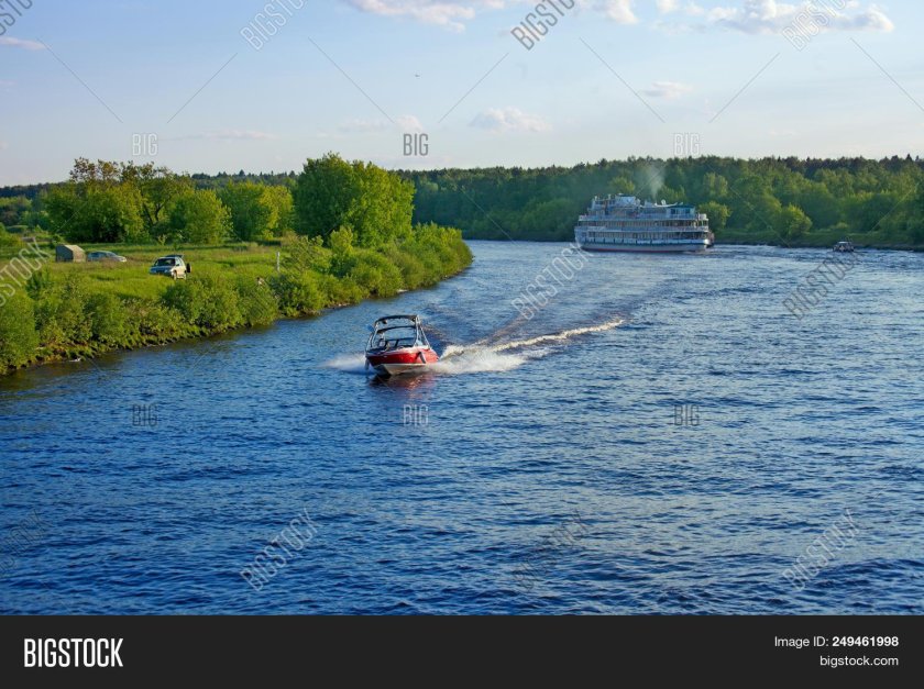 Волга судоходная река