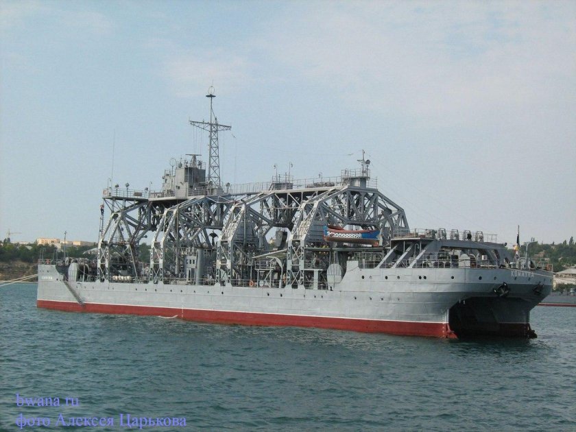 Спасательное судно коммуна Черноморского флота