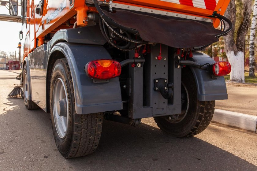 Машина Коммунальная мк2000-04