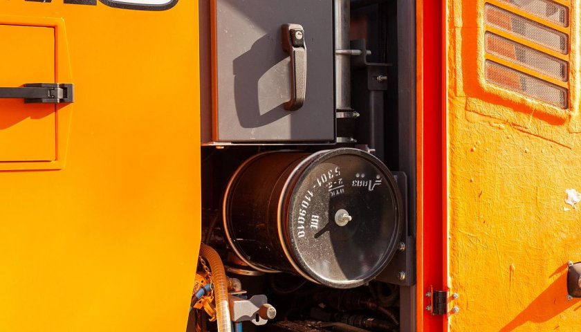 Коммунальная машина км-2000 (зима/лето)