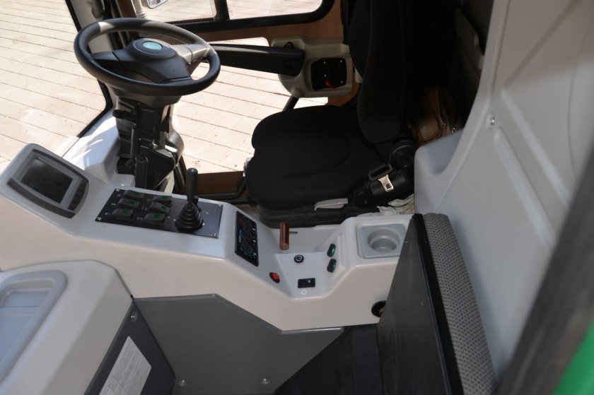 Машина Коммунальная мк2000-01