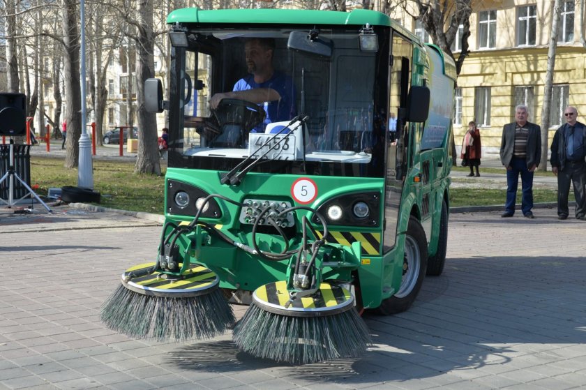 Машина Коммунальная мк2000-01