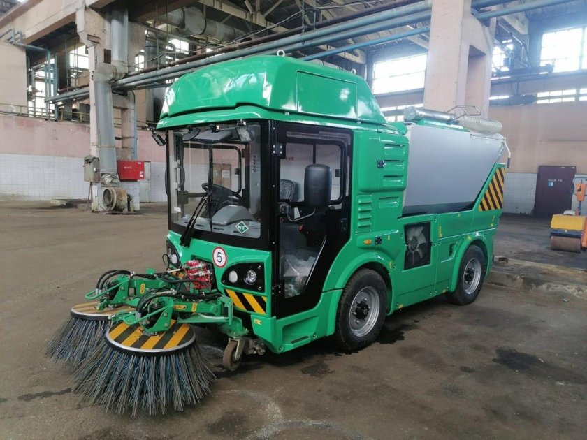 Тротуароуборочная машина тум-975