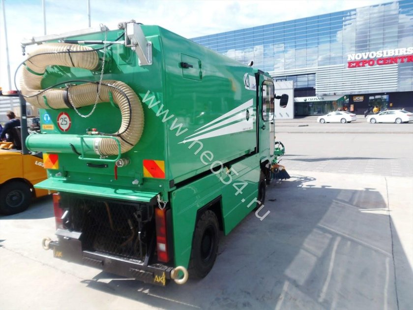 Вакуумно-уборочная машина УКМ-1500