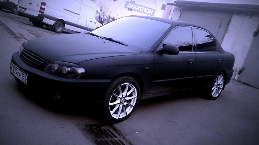 Kia Spectra черная
