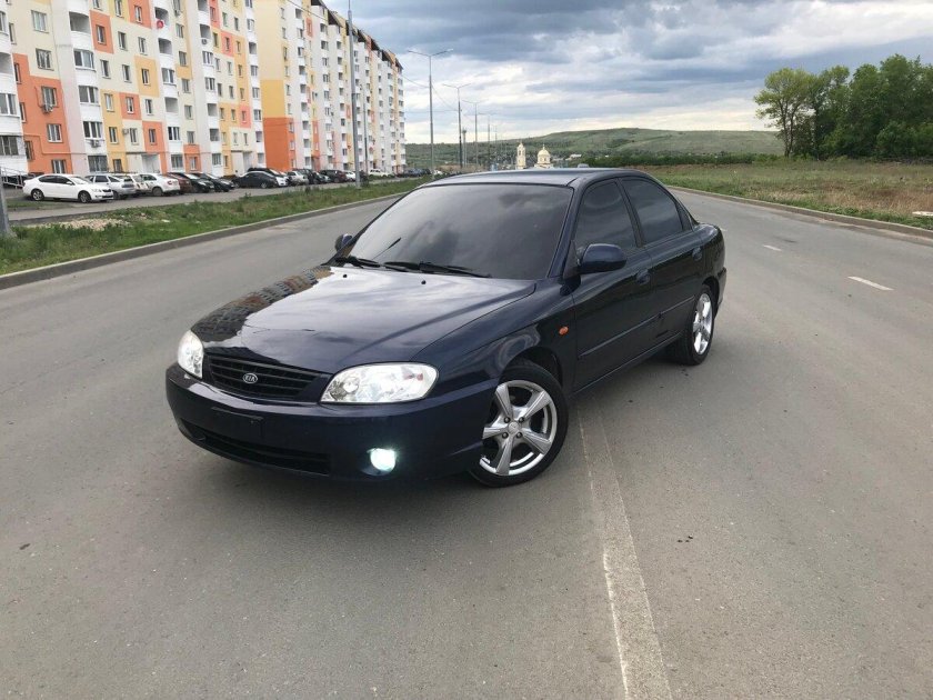 Kia Spectra черная