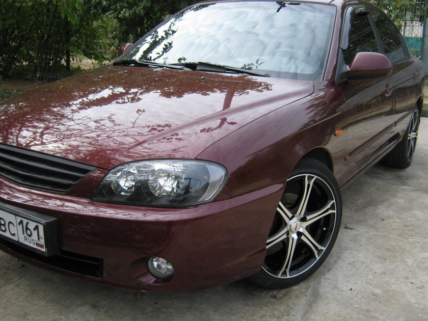 Киа спектра Вишневая