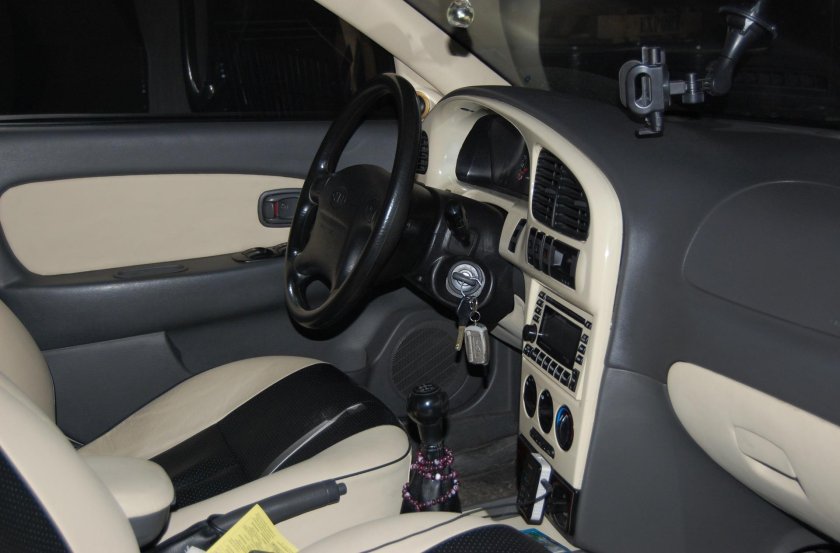 Kia Spectra черный салон