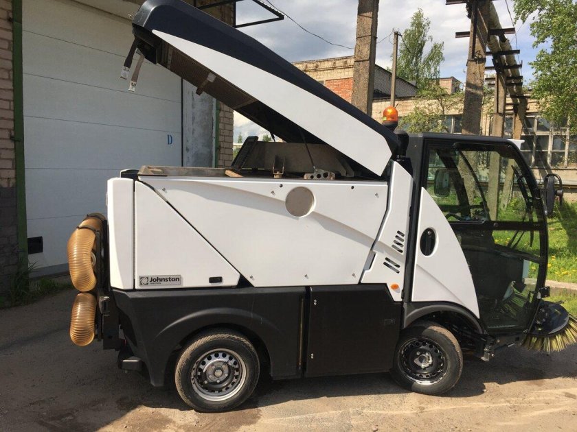 Вакуумно подметально-уборочная машина Johnston cn101