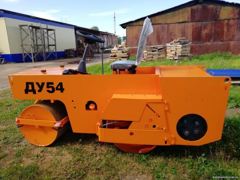 Каток тротуарный Ду-54
