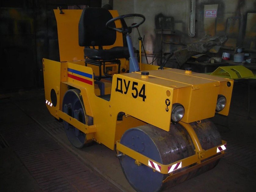 Дорожный каток тротуарный ду54