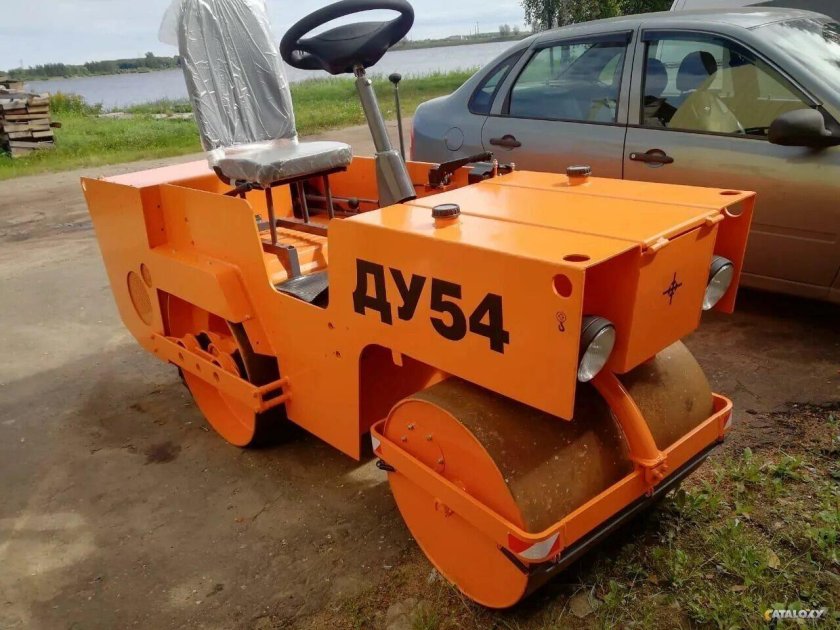 Каток тротуарный Ду-54