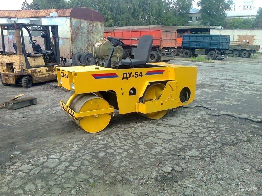 Дорожный каток тротуарный ду54