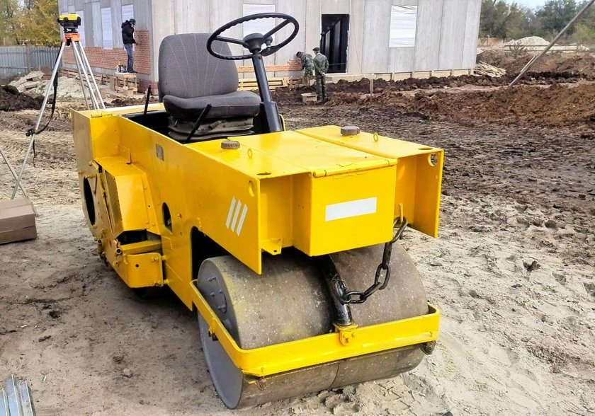 Каток тротуарный Ду-54