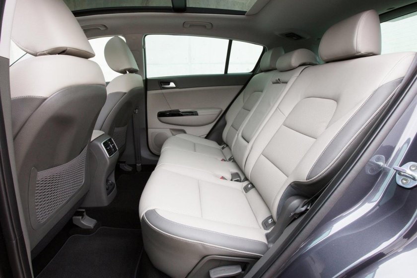 Киа Спортейдж салон сзади