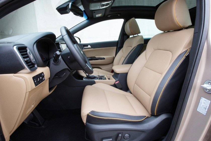 Киа Спортейдж 2 бежевый салон