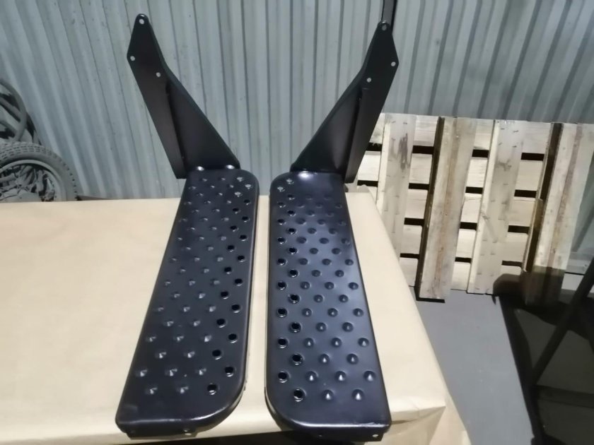 Подножка ЗИЛ 4331 левая