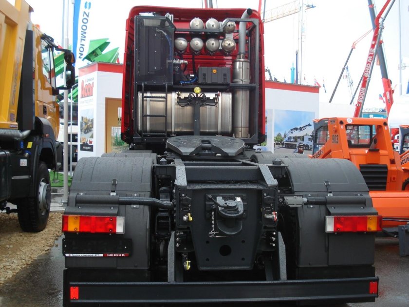 Бак за кабиной Вольво