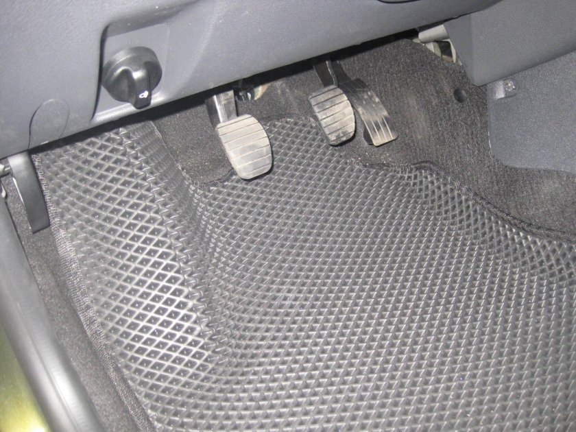 ЭВА коврики на Рено Дастер 1