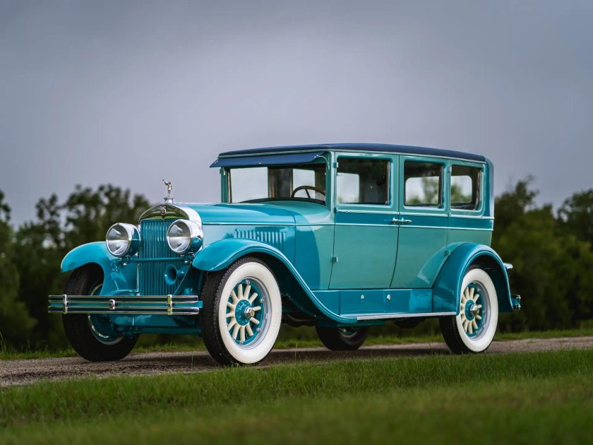 Кадиллак 1927 года бежевый