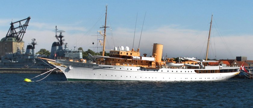 Королевская яхта Даннеброг