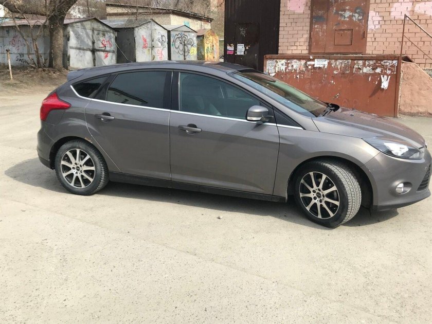 Фокус 3 хэтчбек коричневый