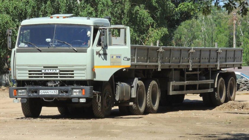 КАМАЗ 54115 седельный тягач с полуприцепом
