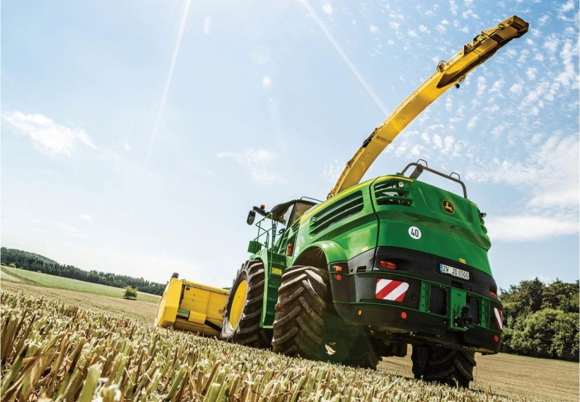 Кормоуборочный комбайн John Deere