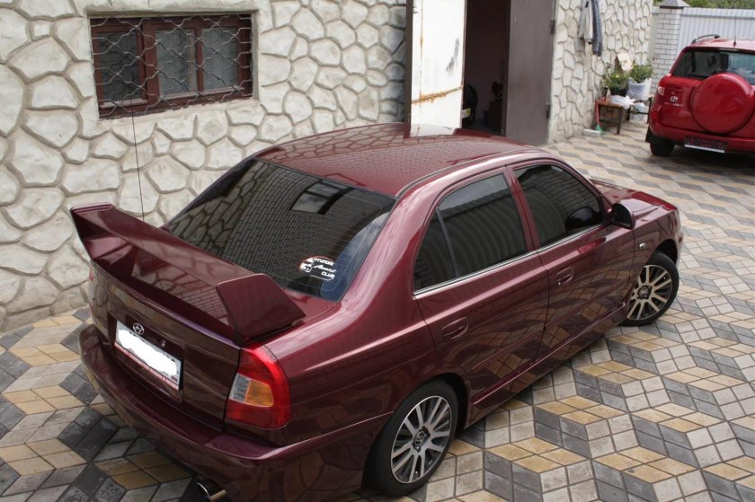 Hyundai Accent 2008 вишневый