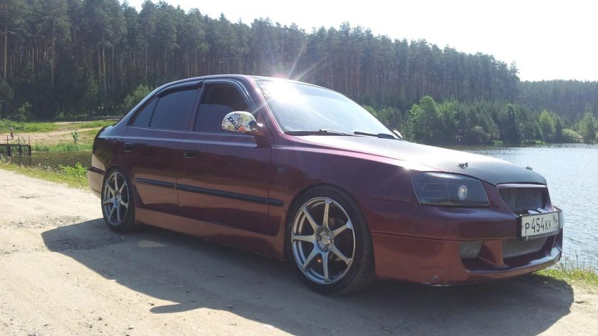 Hyundai Accent красный тюнинг