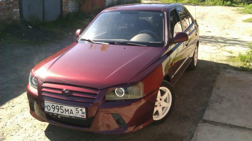 Hyundai Accent вишневый