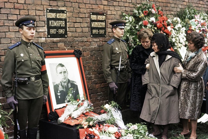 Владимир комаров космонавт