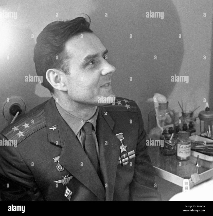 Владимир комаров космонавт