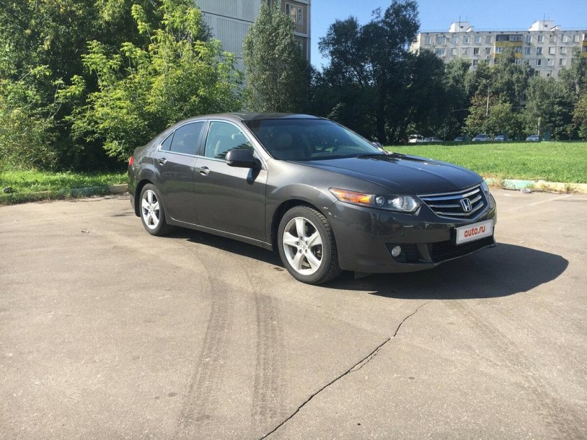 Honda Accord 7 темно серый на литых дисках