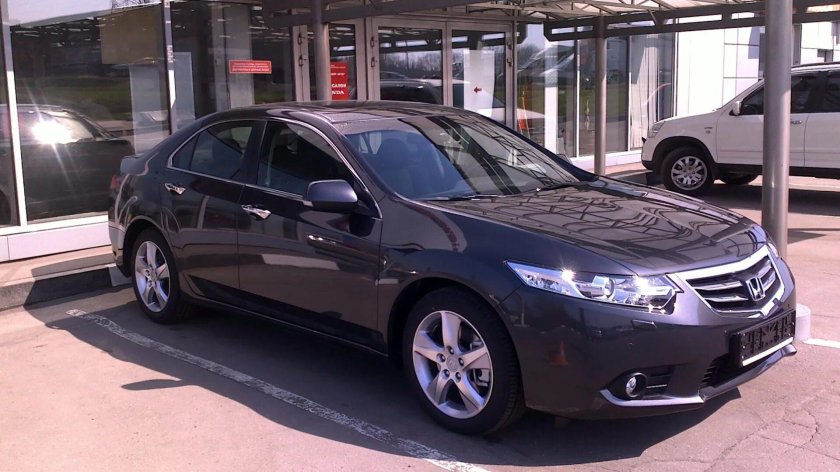 Honda Accord 8 мокрый асфальт