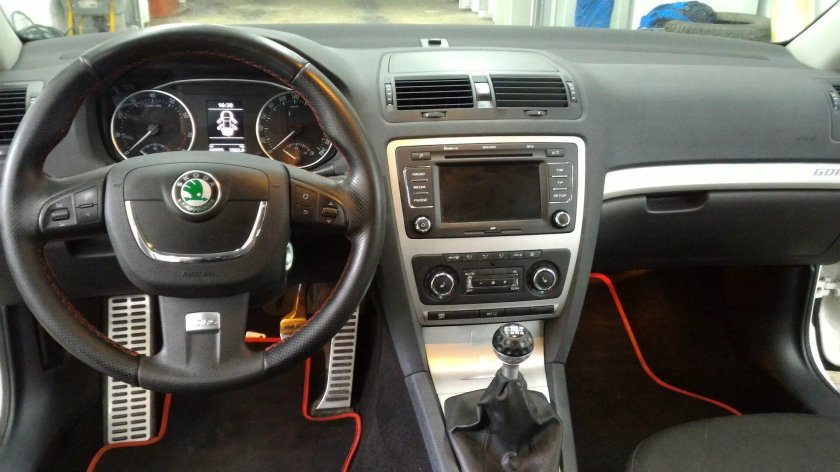 Шкода Октавия а5 комплектация Элеганс