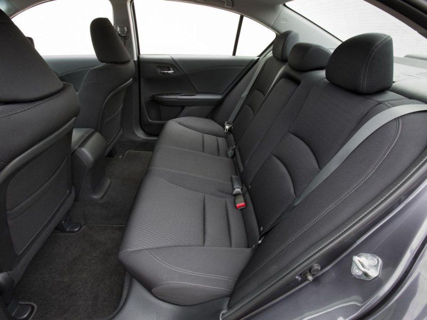 Хонда Аккорд 7 салон сзади