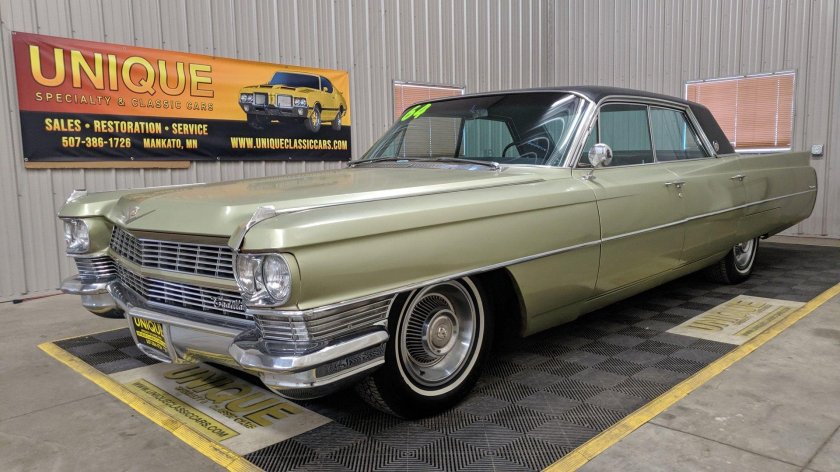 Cadillac sedan Deville reference